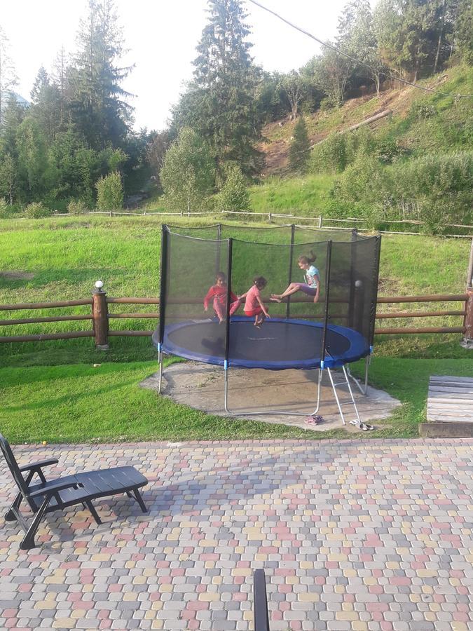 Hotel Lisoviy Zatyshok, Z Vidkrutum Litnim Baseynom Slawske Exterior foto