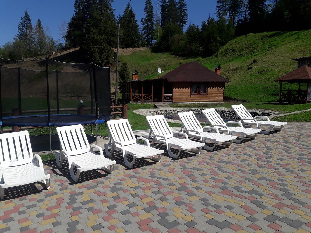 Hotel Lisoviy Zatyshok, Z Vidkrutum Litnim Baseynom Slawske Exterior foto